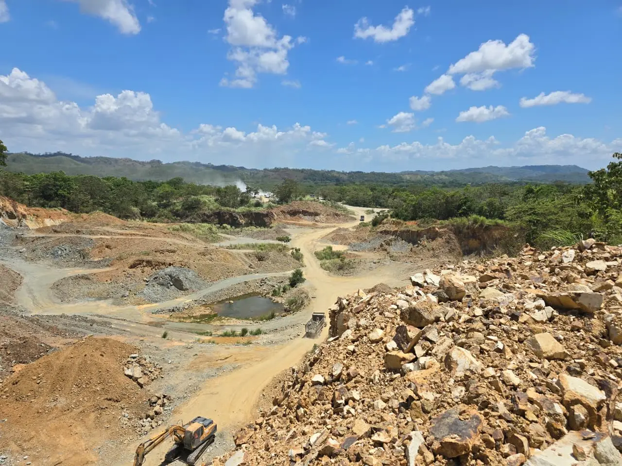 Vista aérea de la cantera de extracción de roca